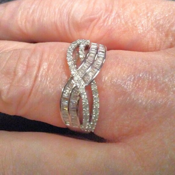 10k Plumb W. G. Diamonds Cross Over Band Ring 8 - Picture 4 of 12